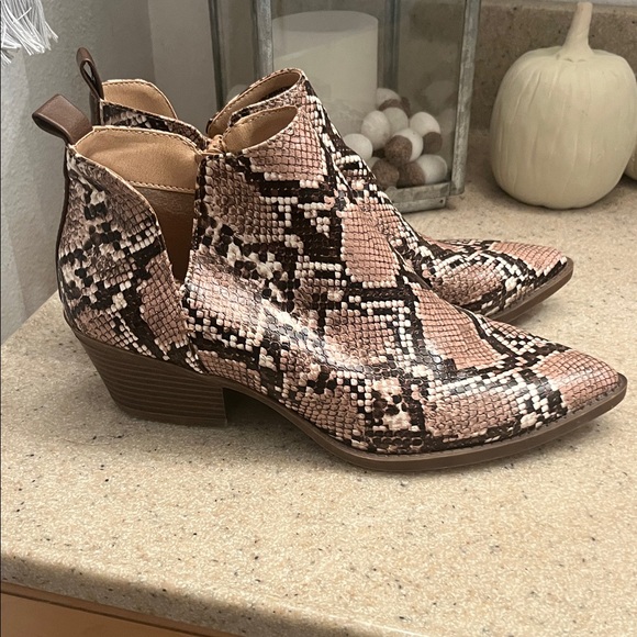 Time and Tru Shoes - Time and Tru Snakeskin Ankle Boots - Pink and Black